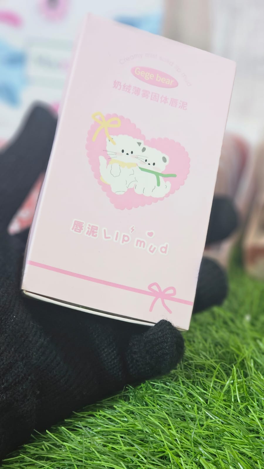 Kawaii heart-shaped lip mud