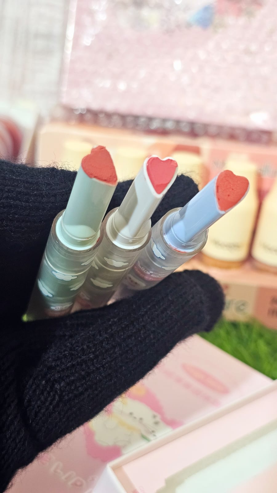 Kawaii heart-shaped lip mud