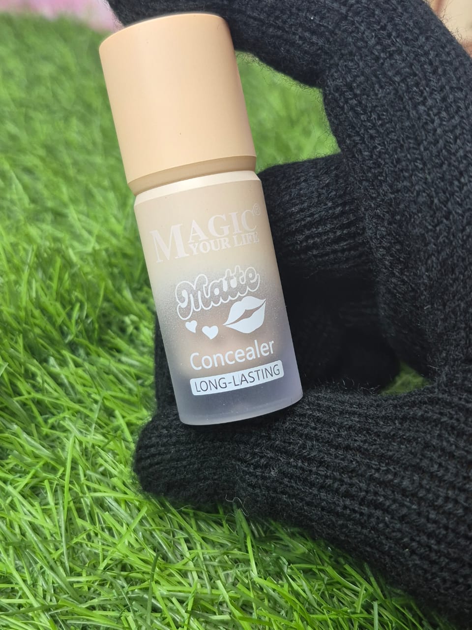 “Blur Kiss Matte Concealer”