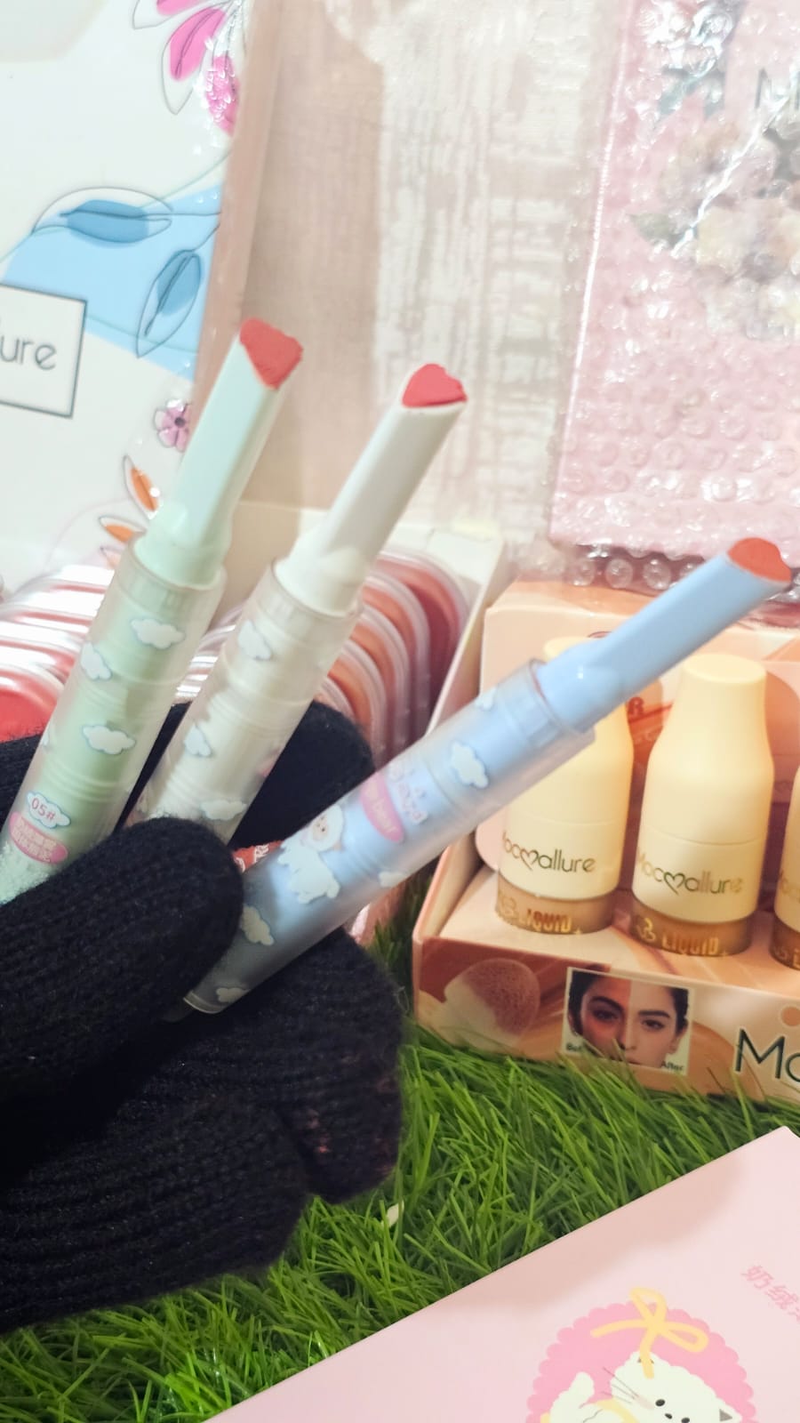 Kawaii heart-shaped lip mud