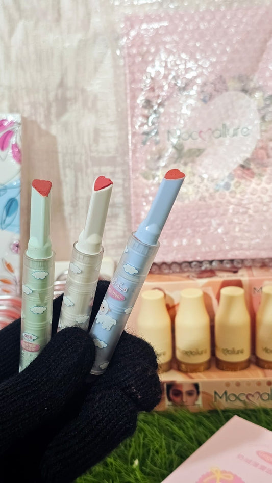 Kawaii heart-shaped lip mud