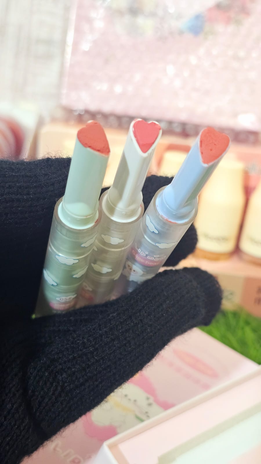 Kawaii heart-shaped lip mud